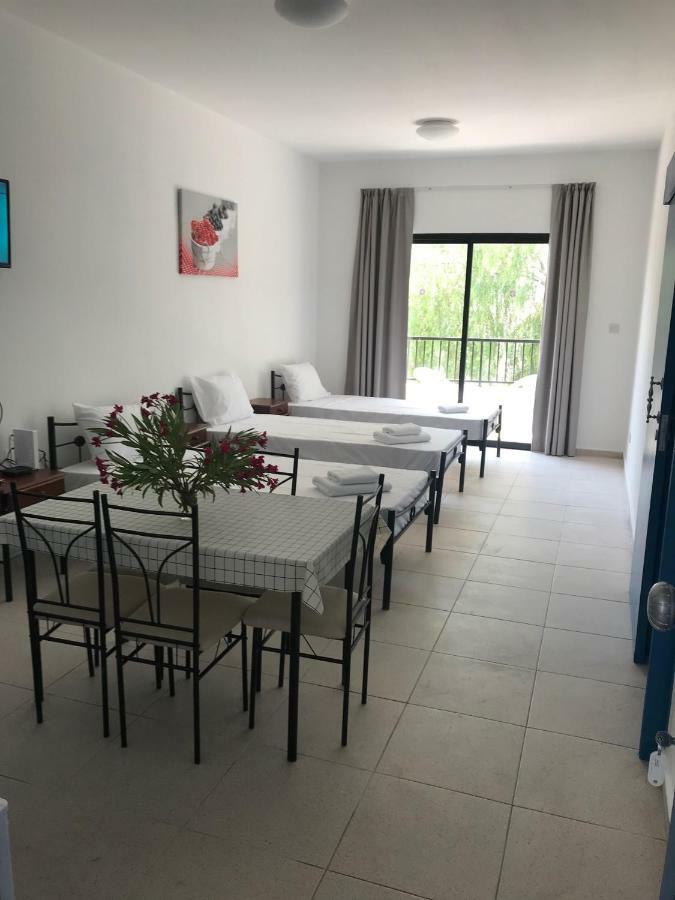 Athinas Court Aparthotel Πάφος Εξωτερικό φωτογραφία