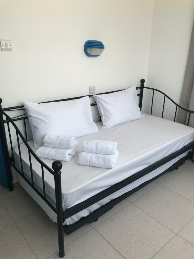 Athinas Court Aparthotel Πάφος Εξωτερικό φωτογραφία