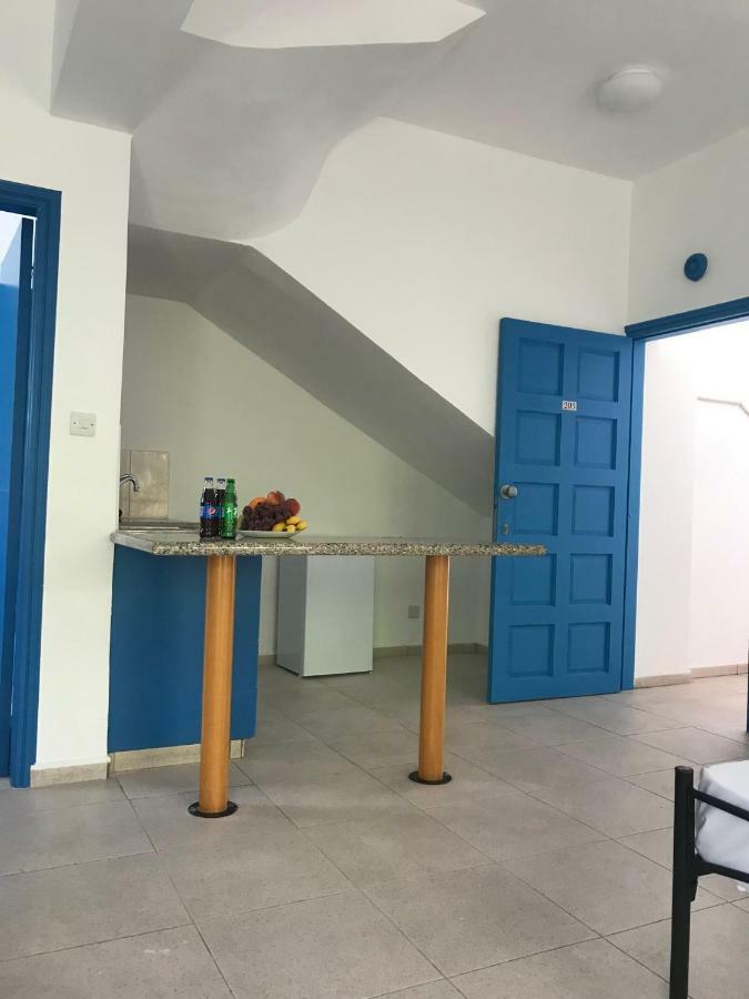 Athinas Court Aparthotel Πάφος Εξωτερικό φωτογραφία