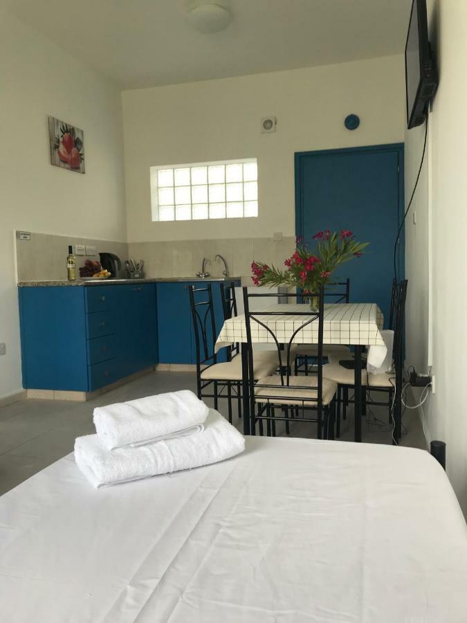 Athinas Court Aparthotel Πάφος Εξωτερικό φωτογραφία