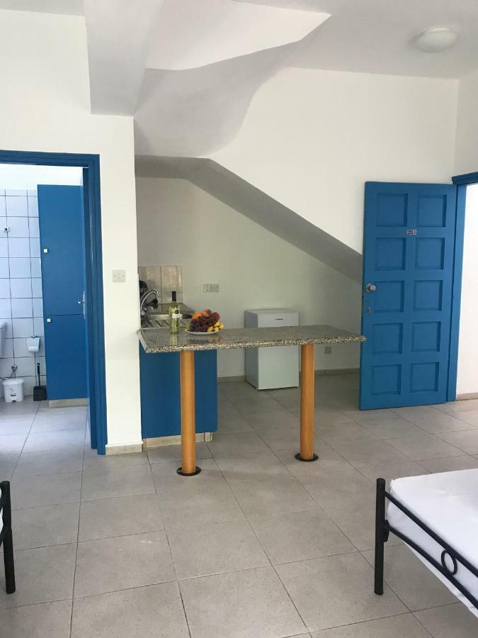 Athinas Court Aparthotel Πάφος Εξωτερικό φωτογραφία