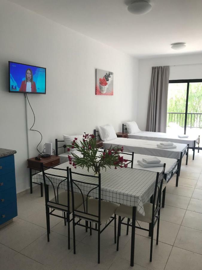 Athinas Court Aparthotel Πάφος Εξωτερικό φωτογραφία