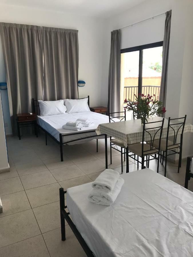Athinas Court Aparthotel Πάφος Εξωτερικό φωτογραφία