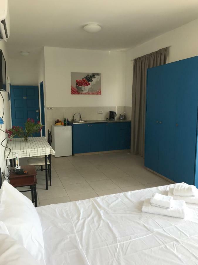 Athinas Court Aparthotel Πάφος Εξωτερικό φωτογραφία