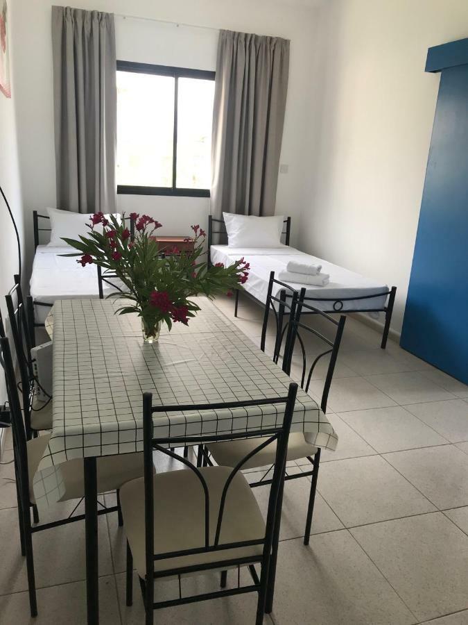 Athinas Court Aparthotel Πάφος Εξωτερικό φωτογραφία