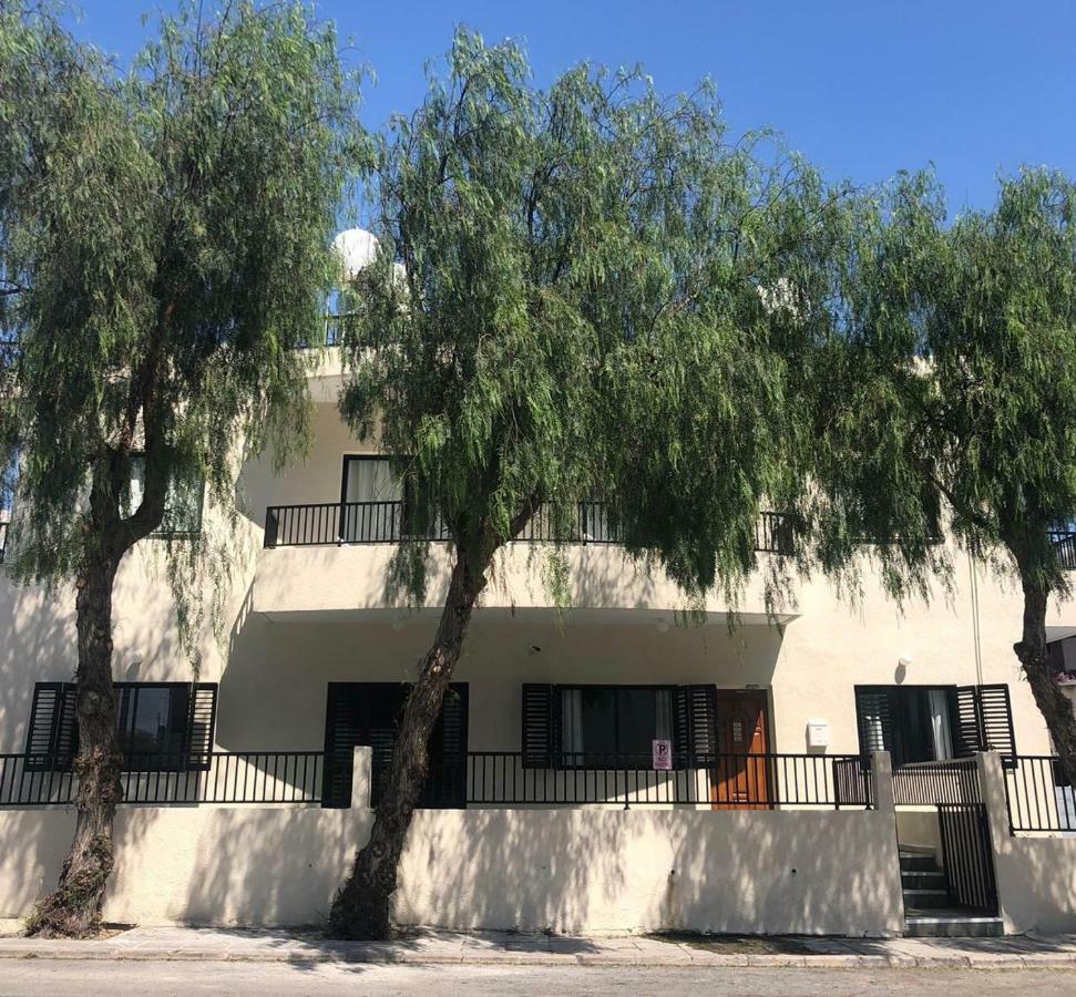 Athinas Court Aparthotel Πάφος Εξωτερικό φωτογραφία